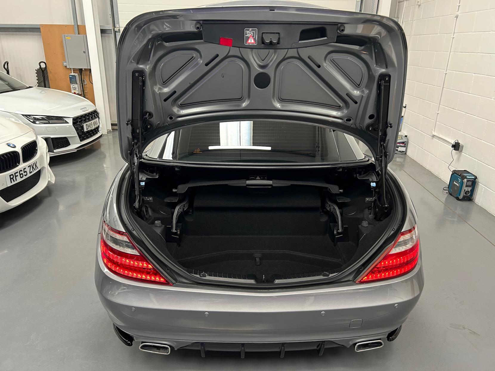 Mercedes-Benz SLK 2.1 SLK250 CDI BlueEfficiency Convertible 2dr Diesel G-Tronic+ Euro 5 (s/s) (204 ps)