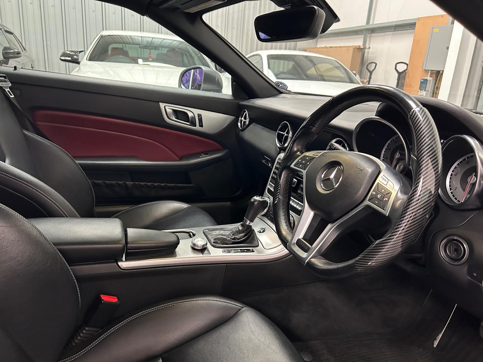 Mercedes-Benz SLK 2.1 SLK250 CDI BlueEfficiency Convertible 2dr Diesel G-Tronic+ Euro 5 (s/s) (204 ps)