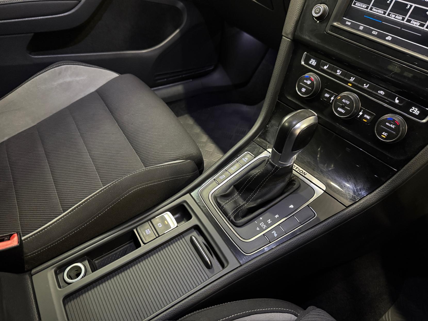 Volkswagen Golf 2.0 TSI BlueMotion Tech R Hatchback 5dr Petrol DSG 4Motion Euro 6 (s/s) (300 ps)