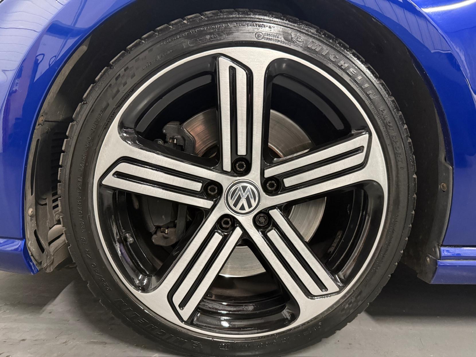 Volkswagen Golf 2.0 TSI BlueMotion Tech R Hatchback 5dr Petrol DSG 4Motion Euro 6 (s/s) (300 ps)