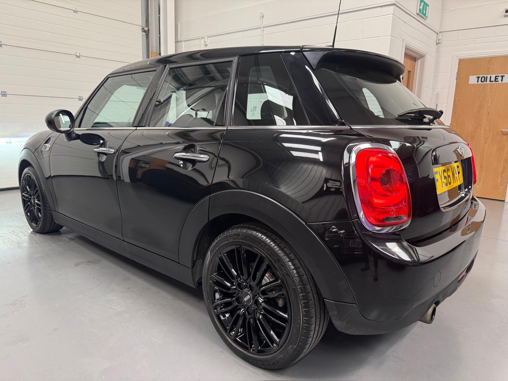 MINI Hatch 1.5 Cooper Hatchback 5dr Petrol Auto Euro 6 (s/s) (136 ps)