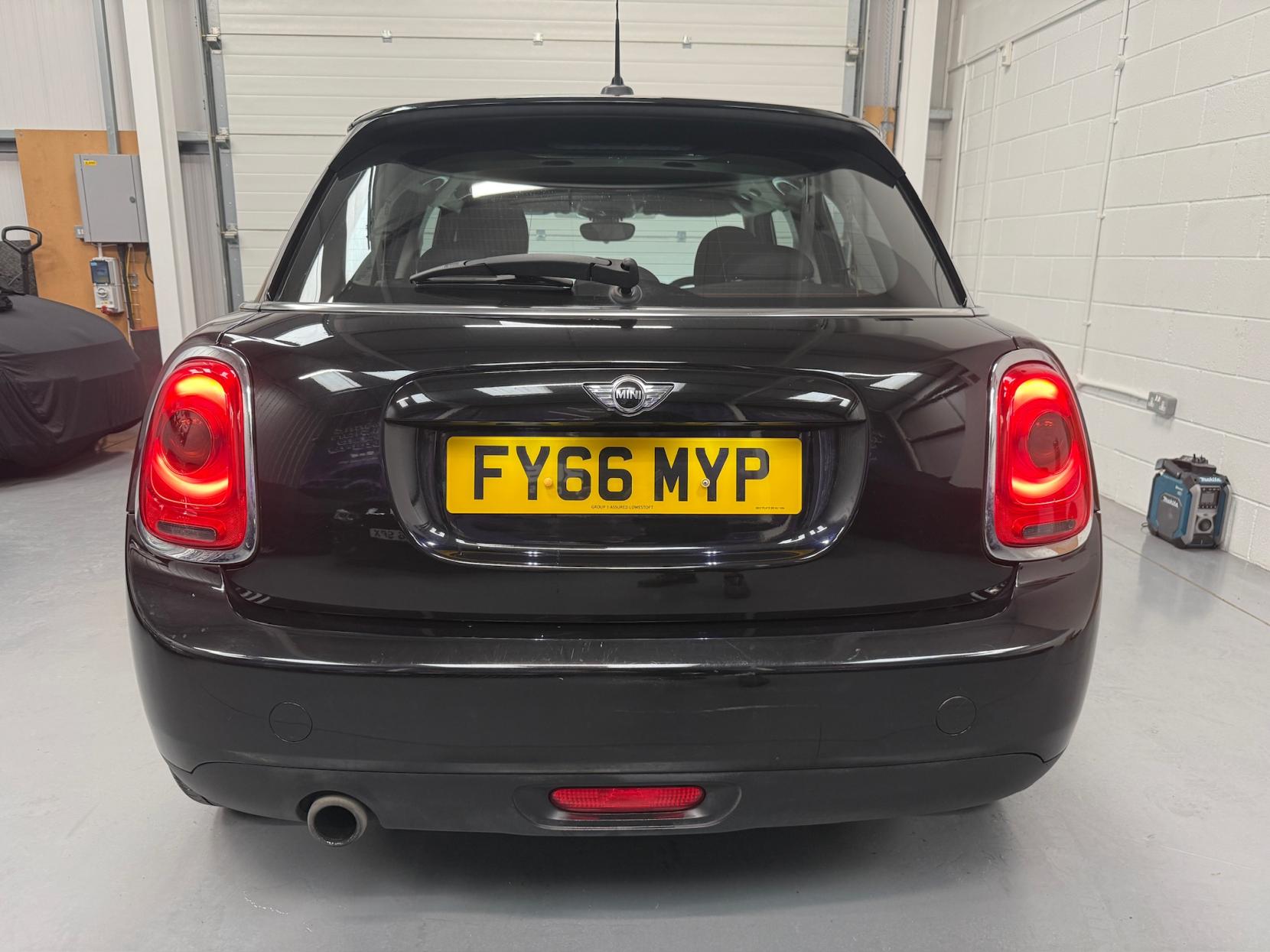 MINI Hatch 1.5 Cooper Hatchback 5dr Petrol Auto Euro 6 (s/s) (136 ps)