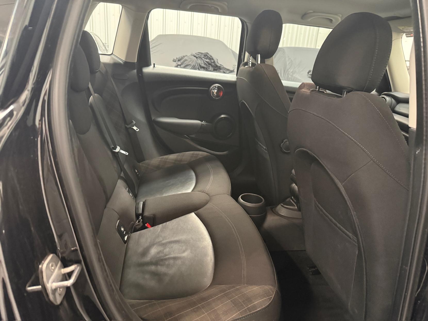 MINI Hatch 1.5 Cooper Hatchback 5dr Petrol Auto Euro 6 (s/s) (136 ps)