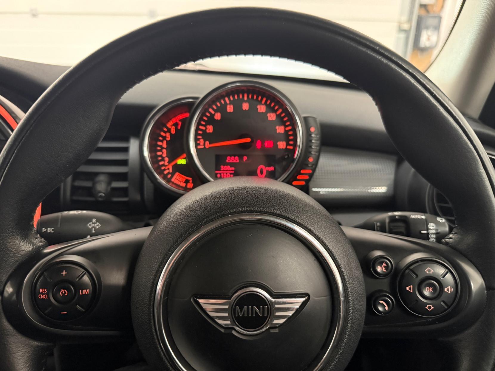 MINI Hatch 1.5 Cooper Hatchback 5dr Petrol Auto Euro 6 (s/s) (136 ps)