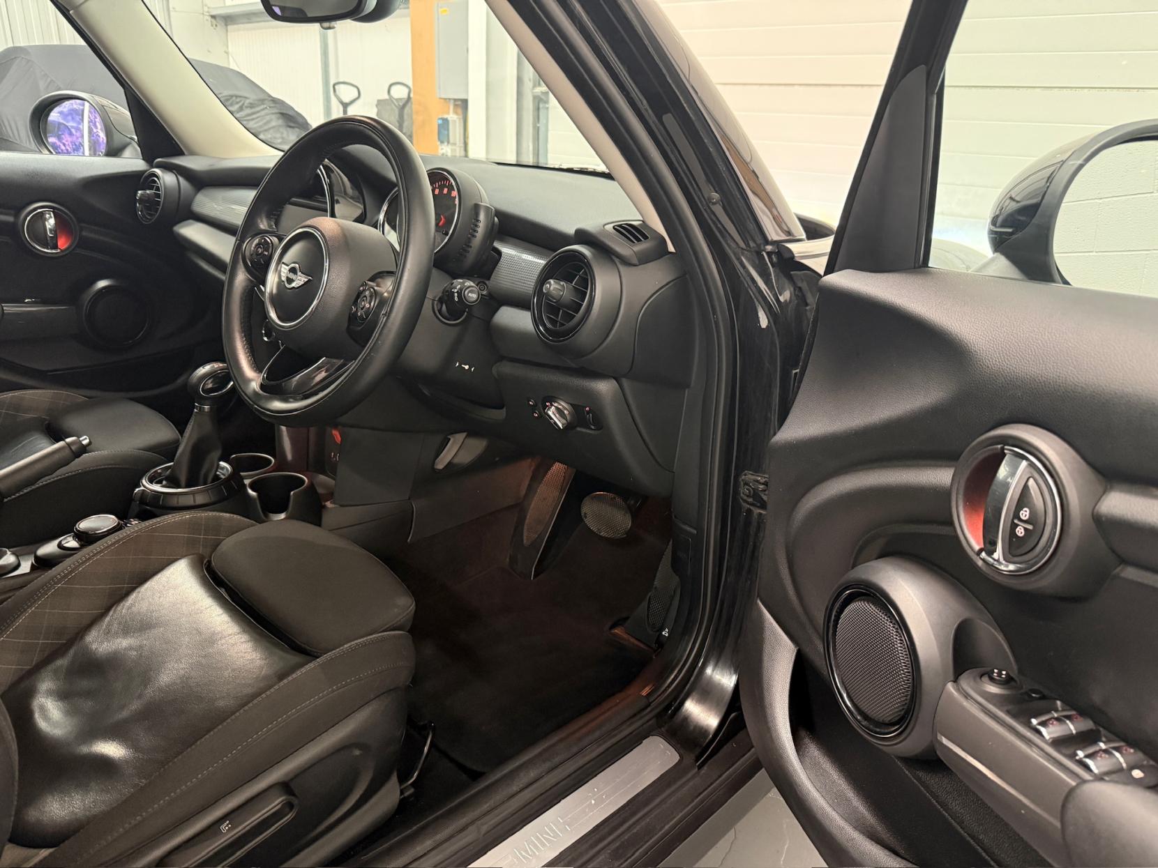 MINI Hatch 1.5 Cooper Hatchback 5dr Petrol Auto Euro 6 (s/s) (136 ps)