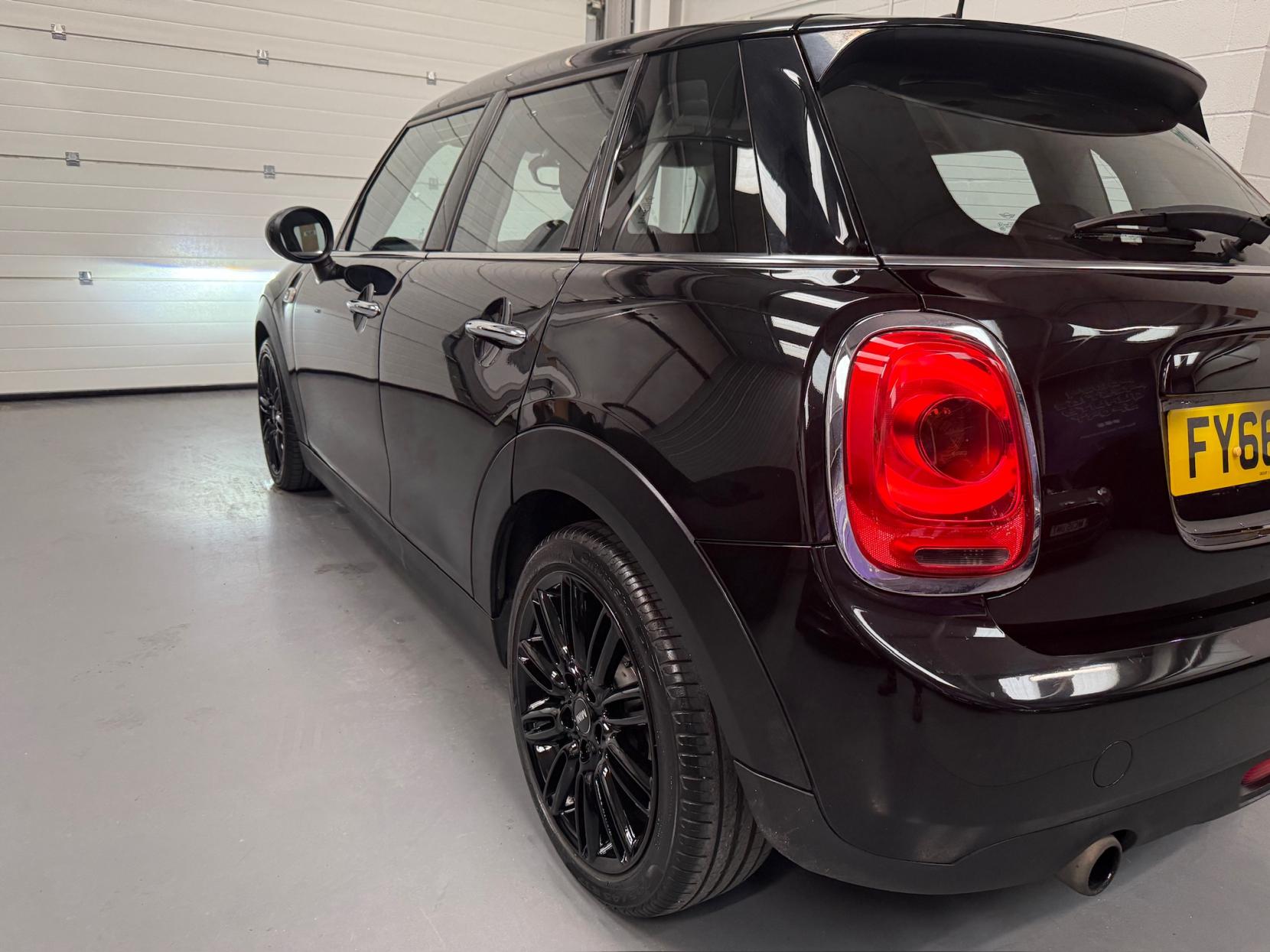 MINI Hatch 1.5 Cooper Hatchback 5dr Petrol Auto Euro 6 (s/s) (136 ps)