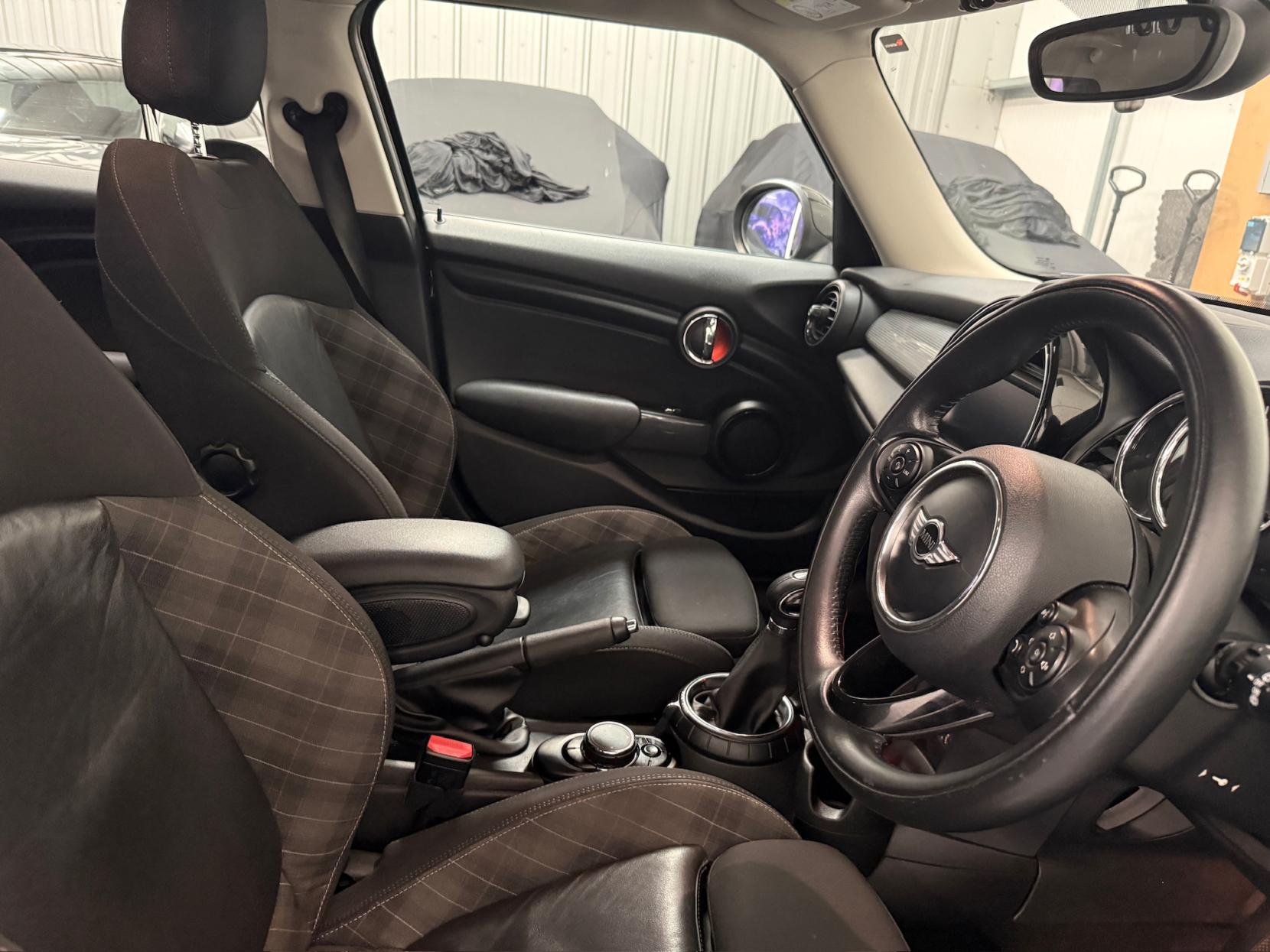 MINI Hatch 1.5 Cooper Hatchback 5dr Petrol Auto Euro 6 (s/s) (136 ps)