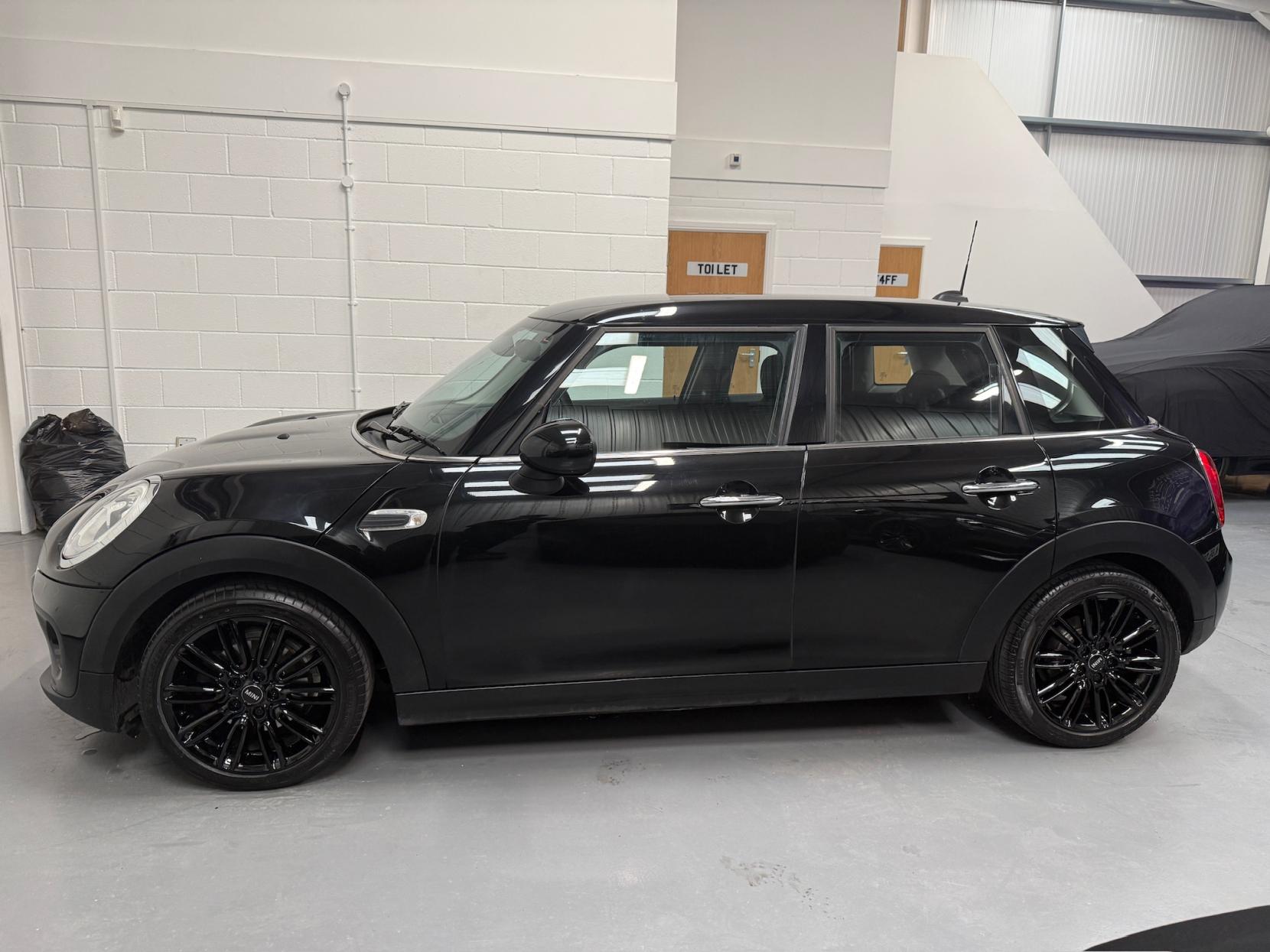 MINI Hatch 1.5 Cooper Hatchback 5dr Petrol Auto Euro 6 (s/s) (136 ps)