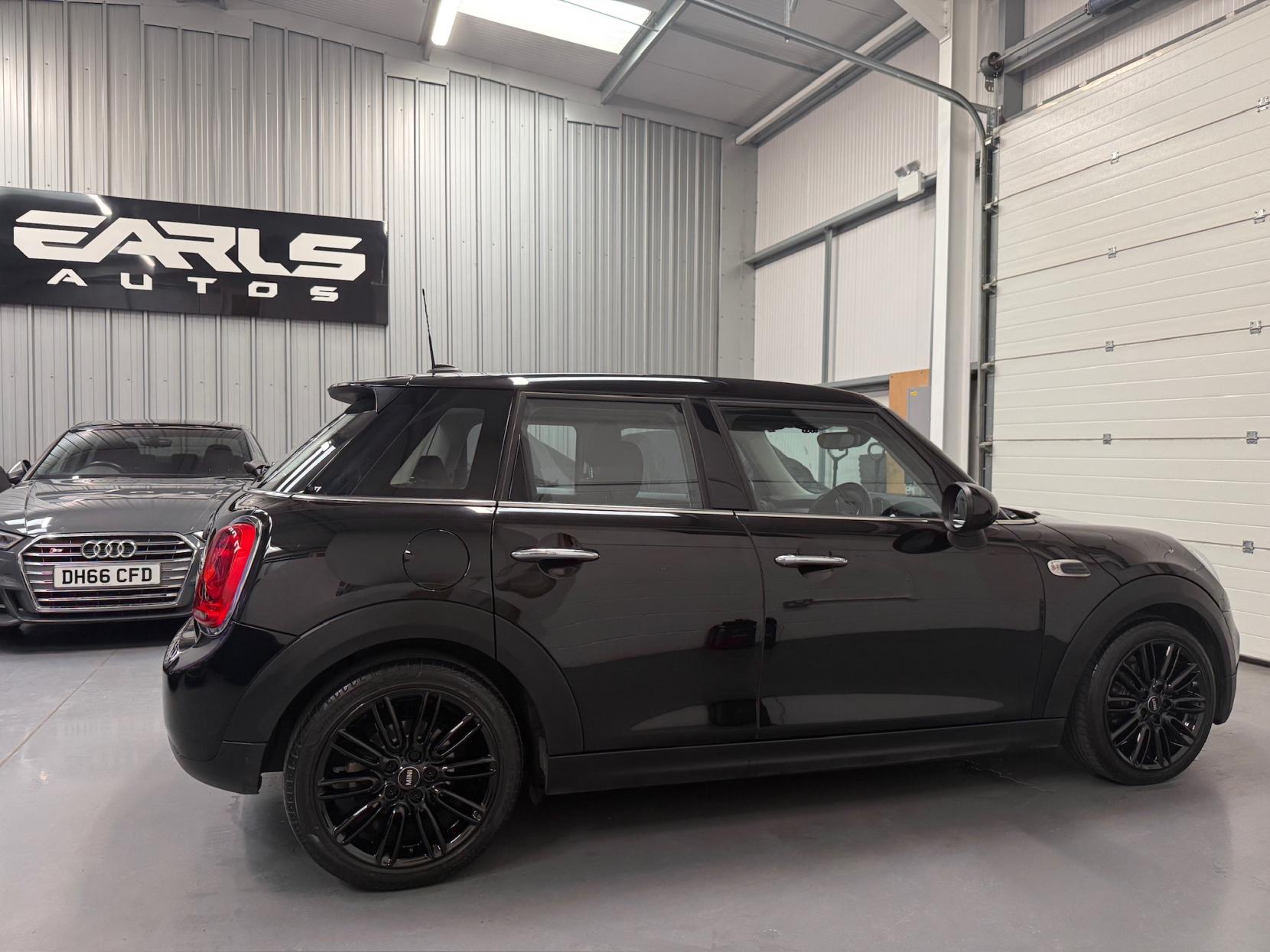 MINI Hatch 1.5 Cooper Hatchback 5dr Petrol Auto Euro 6 (s/s) (136 ps)