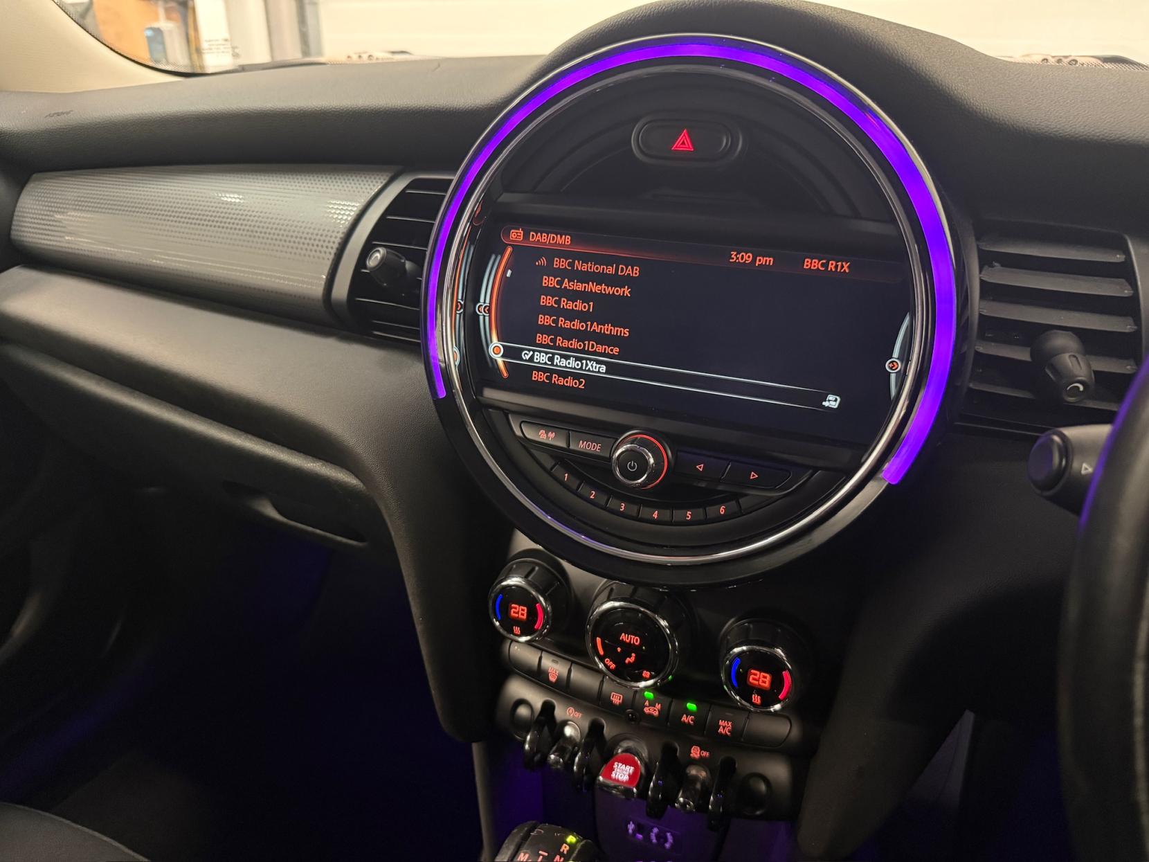 MINI Hatch 1.5 Cooper Hatchback 5dr Petrol Auto Euro 6 (s/s) (136 ps)