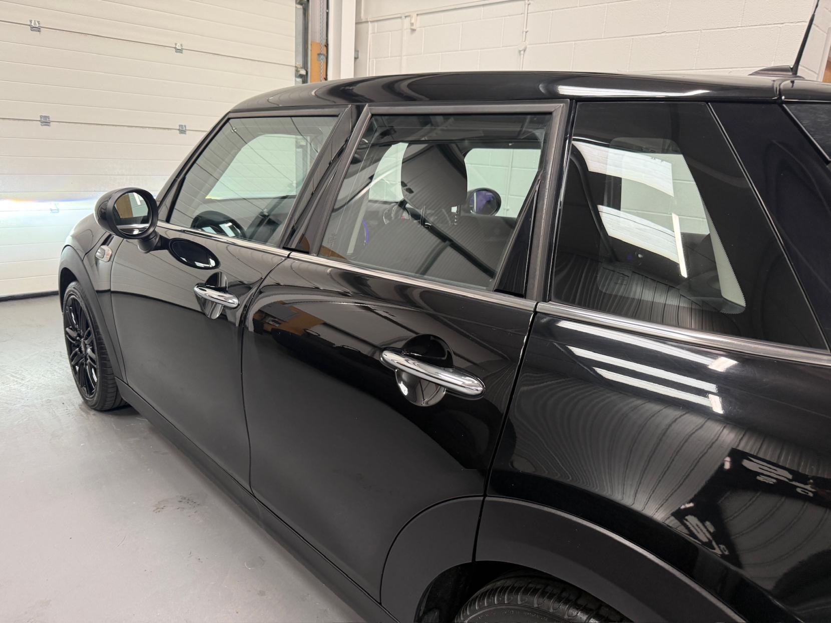 MINI Hatch 1.5 Cooper Hatchback 5dr Petrol Auto Euro 6 (s/s) (136 ps)