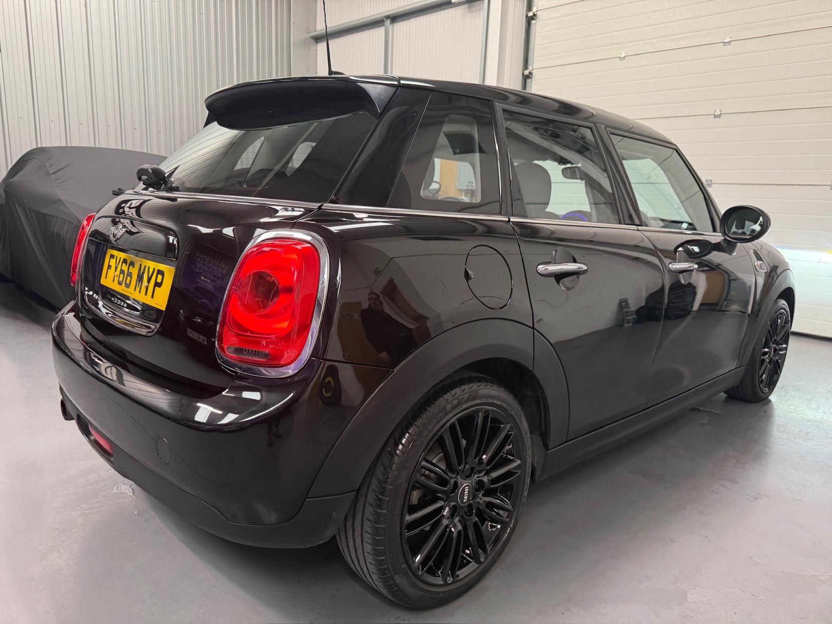 MINI Hatch 1.5 Cooper Hatchback 5dr Petrol Auto Euro 6 (s/s) (136 ps)