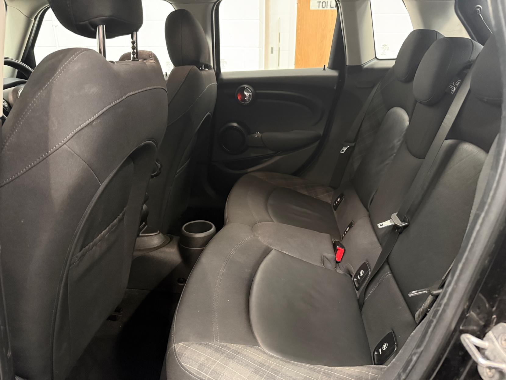 MINI Hatch 1.5 Cooper Hatchback 5dr Petrol Auto Euro 6 (s/s) (136 ps)