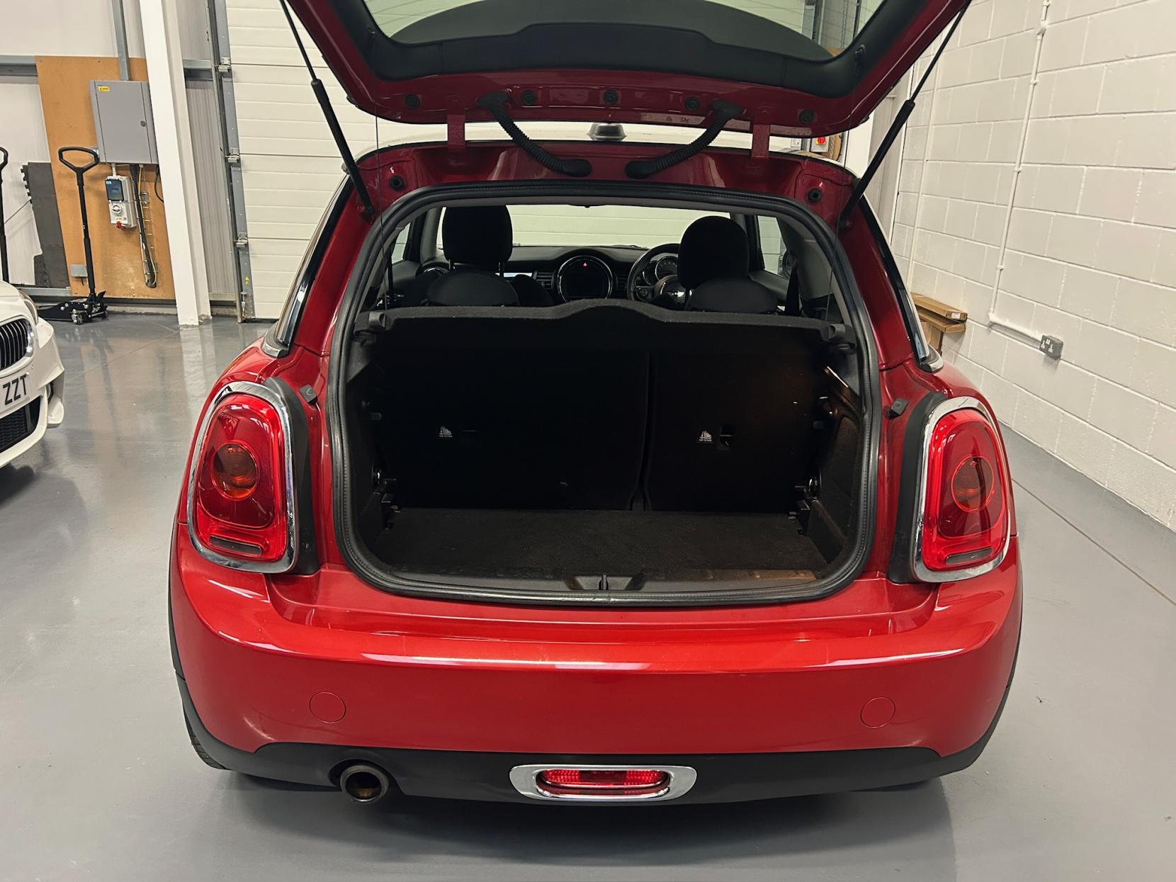 MINI Hatch 1.5 Cooper Hatchback 3dr Petrol Auto Euro 6 (s/s) (136 ps)