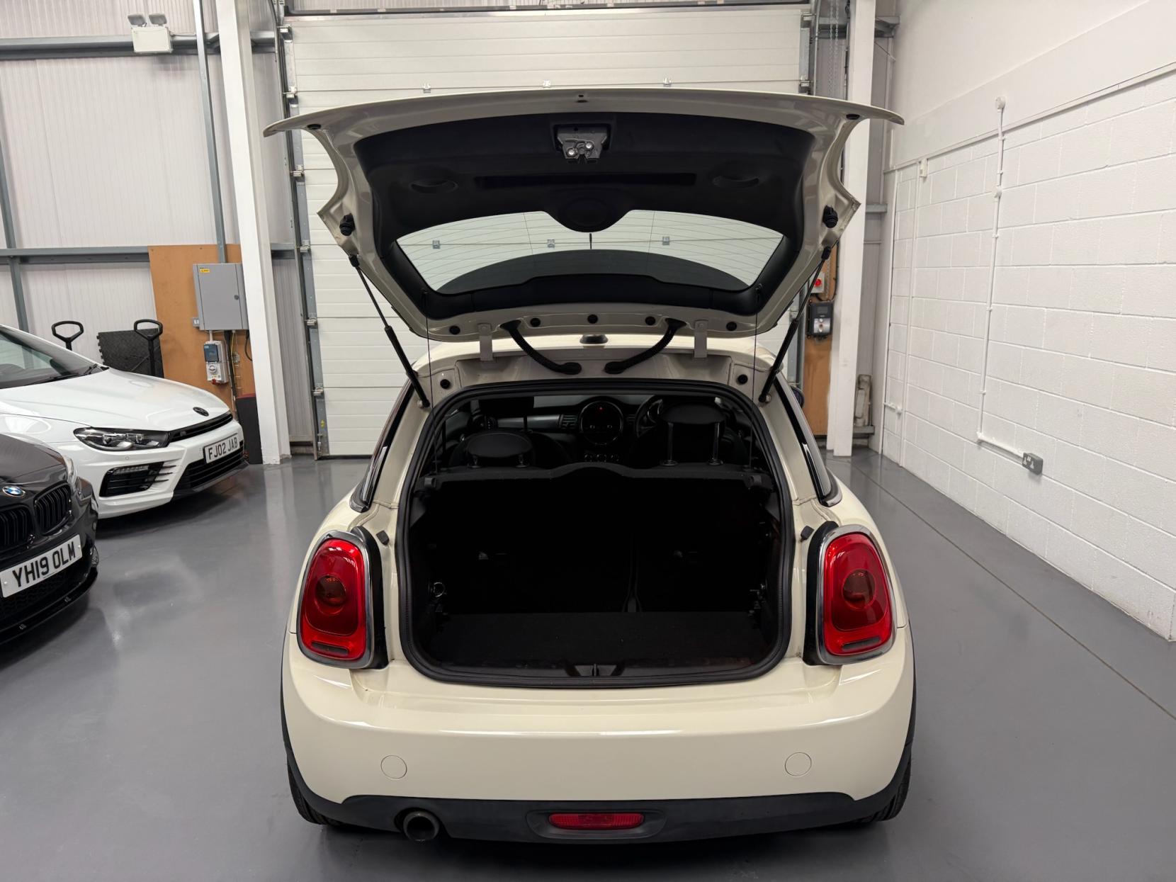 MINI Hatch 1.5 Cooper Hatchback 3dr Petrol Manual Euro 6 (s/s) (136 ps)