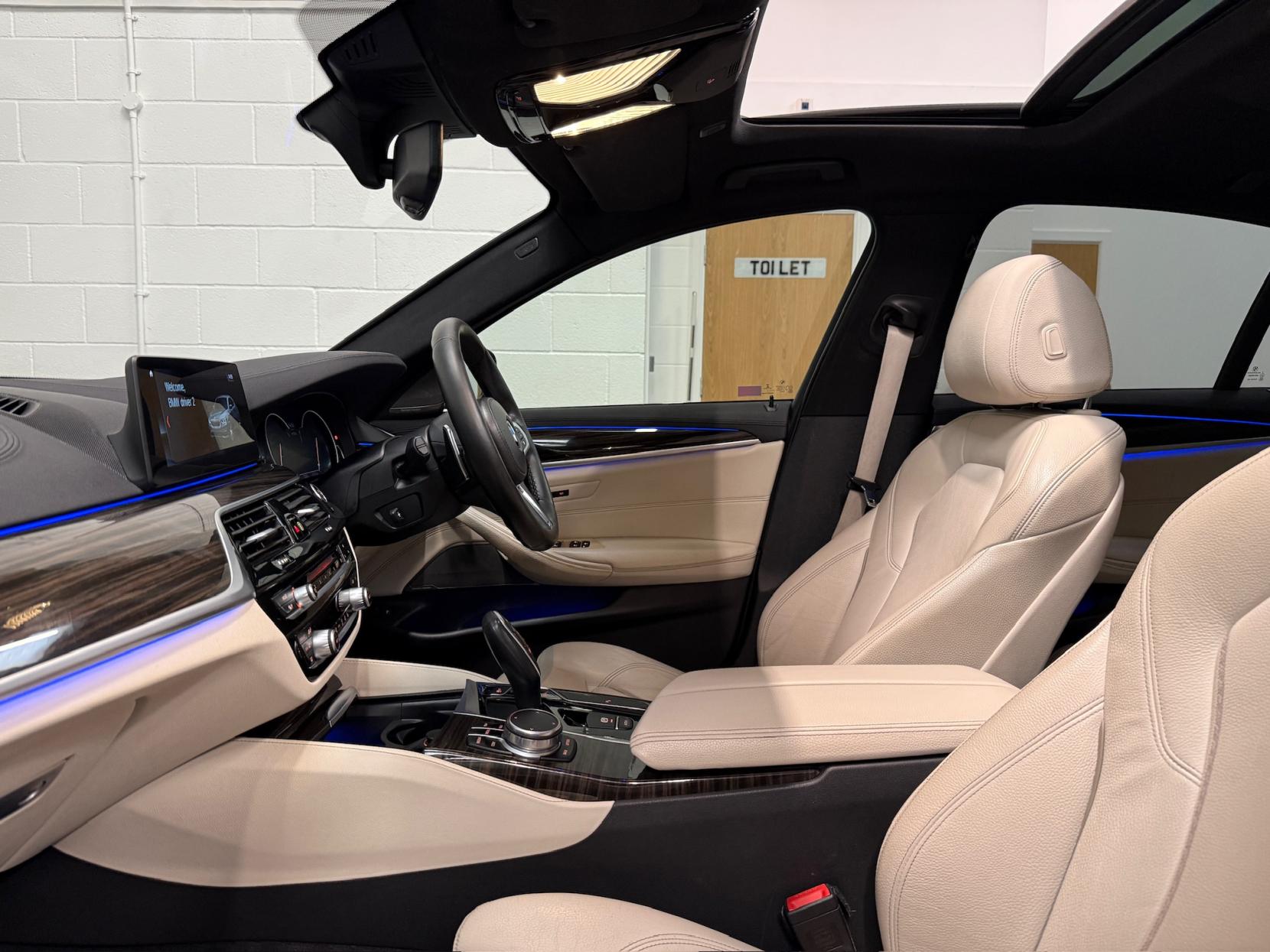 BMW 5 Series 3.0 530d M Sport Saloon 4dr Diesel Auto xDrive Euro 6 (s/s) (265 ps)