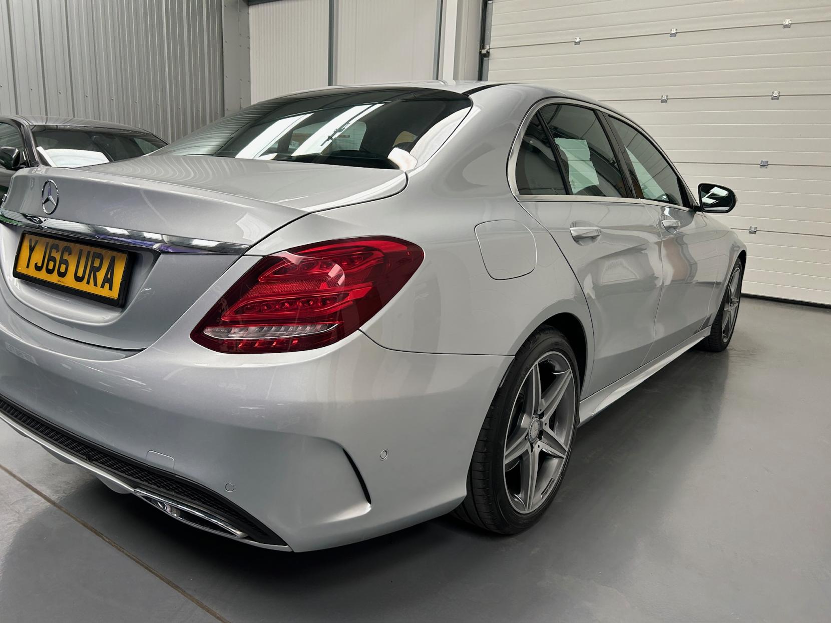 Mercedes-Benz C Class 2.1 C250d AMG Line Saloon 4dr Diesel 7G-Tronic+ Euro 6 (s/s) (204 ps)