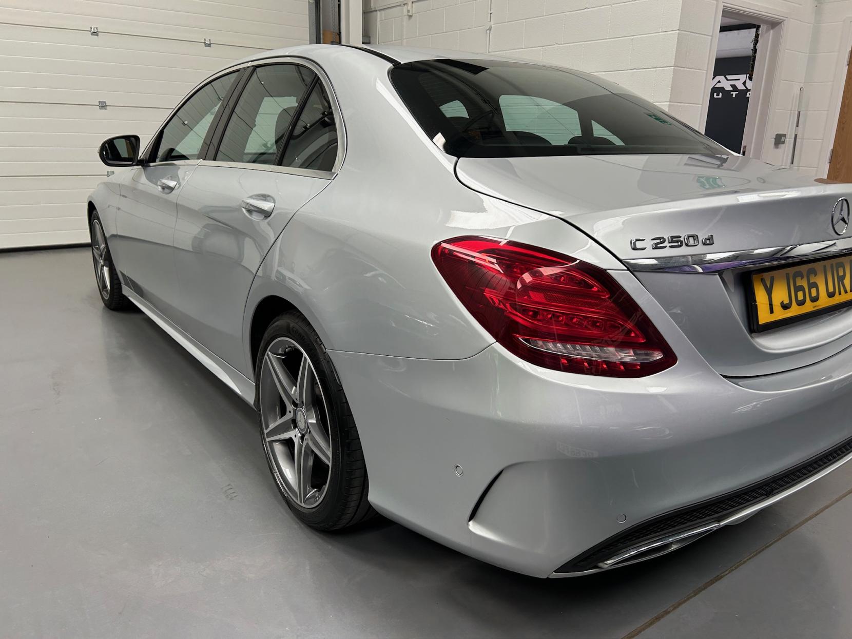Mercedes-Benz C Class 2.1 C250d AMG Line Saloon 4dr Diesel 7G-Tronic+ Euro 6 (s/s) (204 ps)