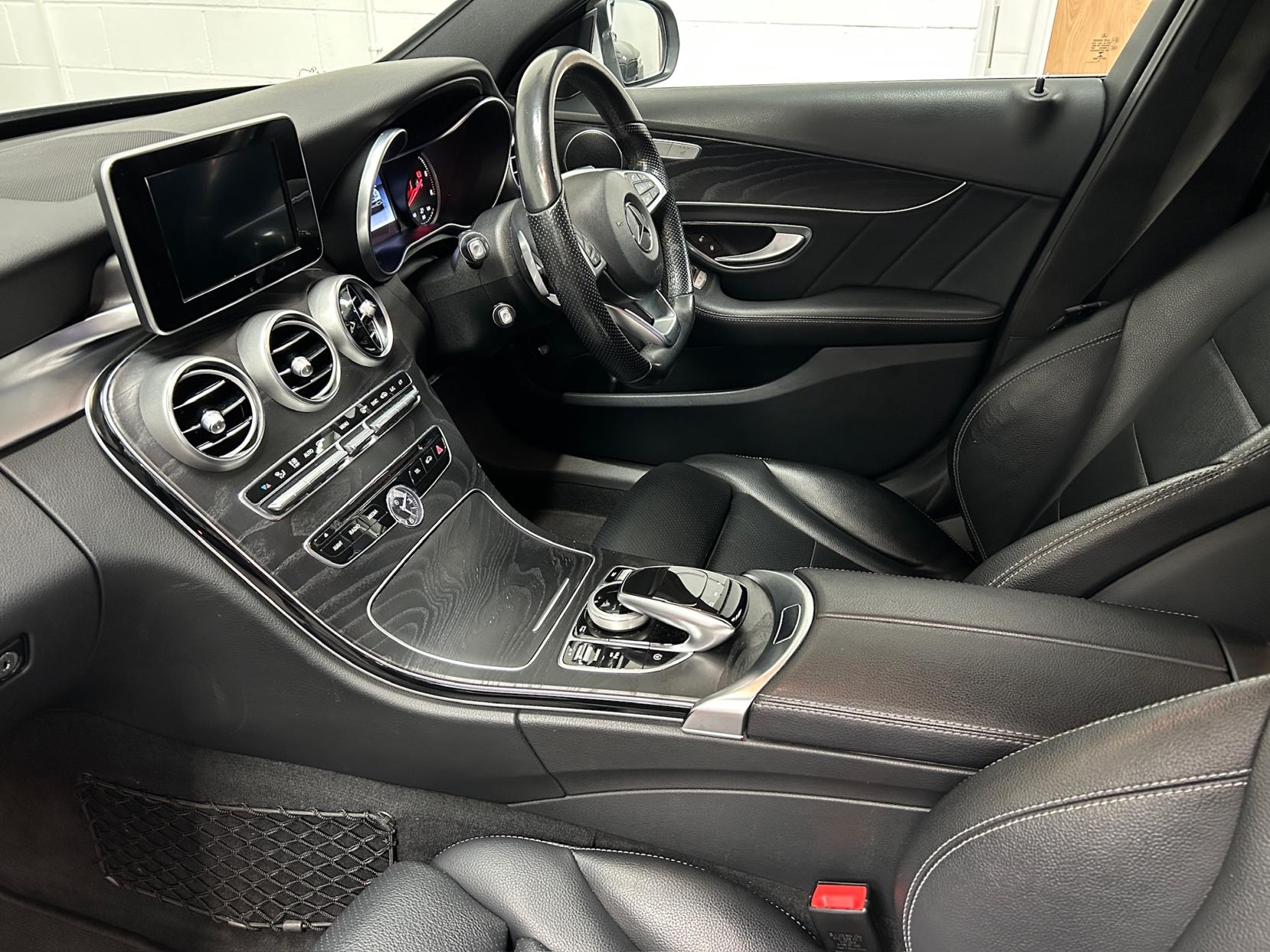 Mercedes-Benz C Class 2.1 C250d AMG Line Saloon 4dr Diesel 7G-Tronic+ Euro 6 (s/s) (204 ps)