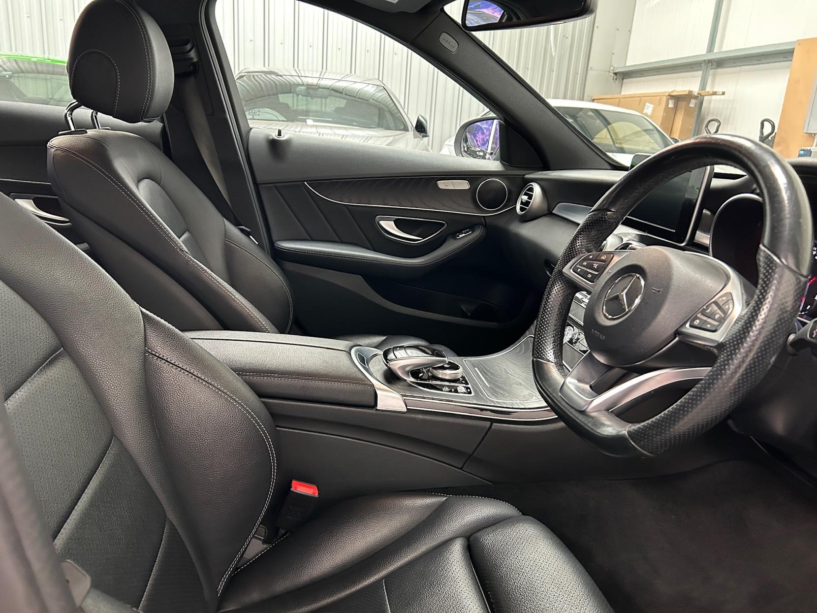 Mercedes-Benz C Class 2.1 C250d AMG Line Saloon 4dr Diesel 7G-Tronic+ Euro 6 (s/s) (204 ps)