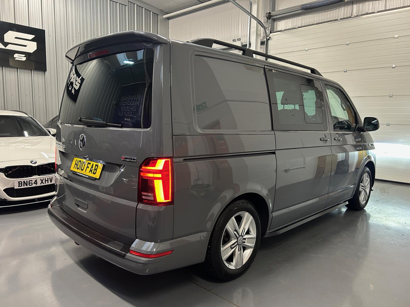 Volkswagen Transporter 2.0 BiTDI T32 Highline Crew Van Double Cab 5dr Diesel DSG 4Motion SWB Euro 6 (s/s) (204 ps)