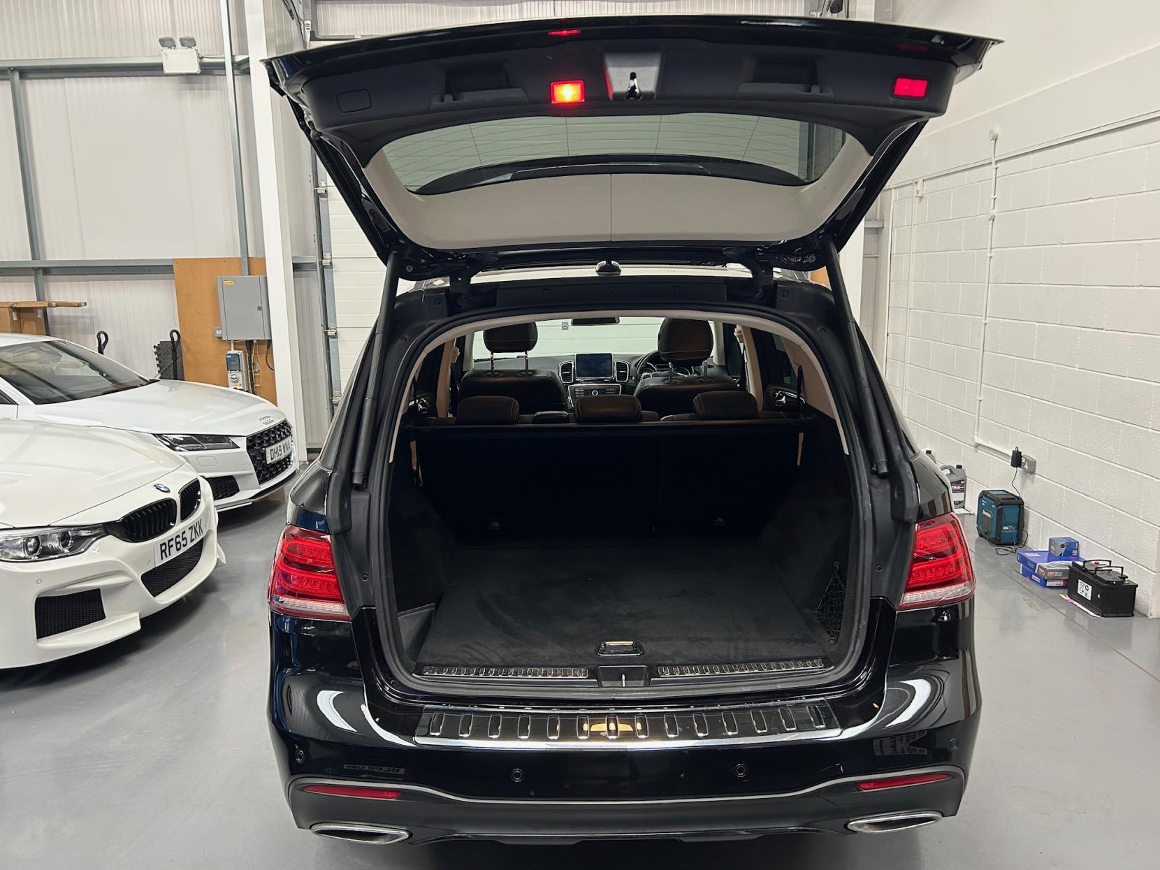 Mercedes-Benz GLE 3.0 GLE350d V6 AMG Line (Premium) SUV 5dr Diesel G-Tronic 4MATIC Euro 6 (s/s) (258 ps)