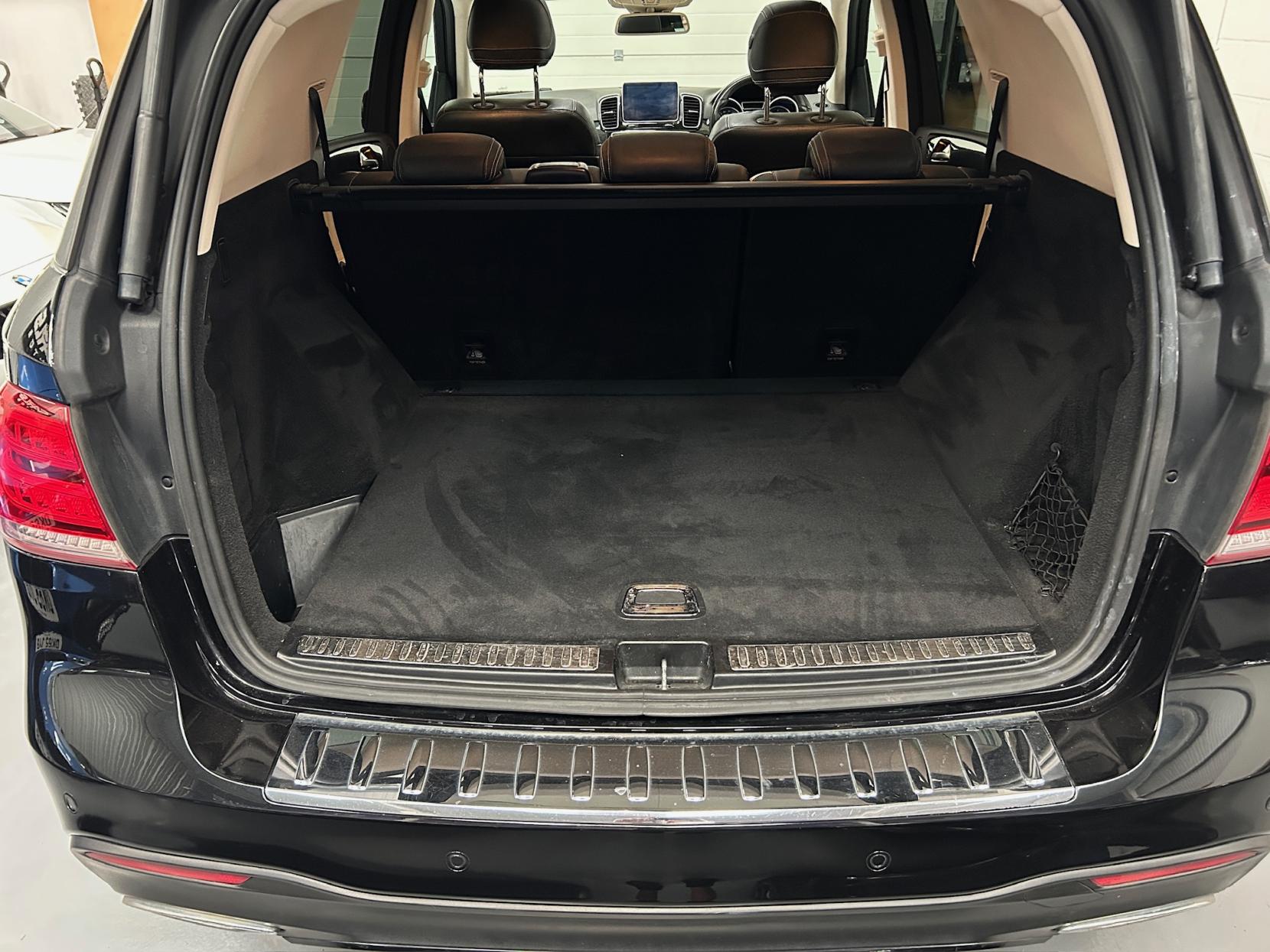 Mercedes-Benz GLE 3.0 GLE350d V6 AMG Line (Premium) SUV 5dr Diesel G-Tronic 4MATIC Euro 6 (s/s) (258 ps)