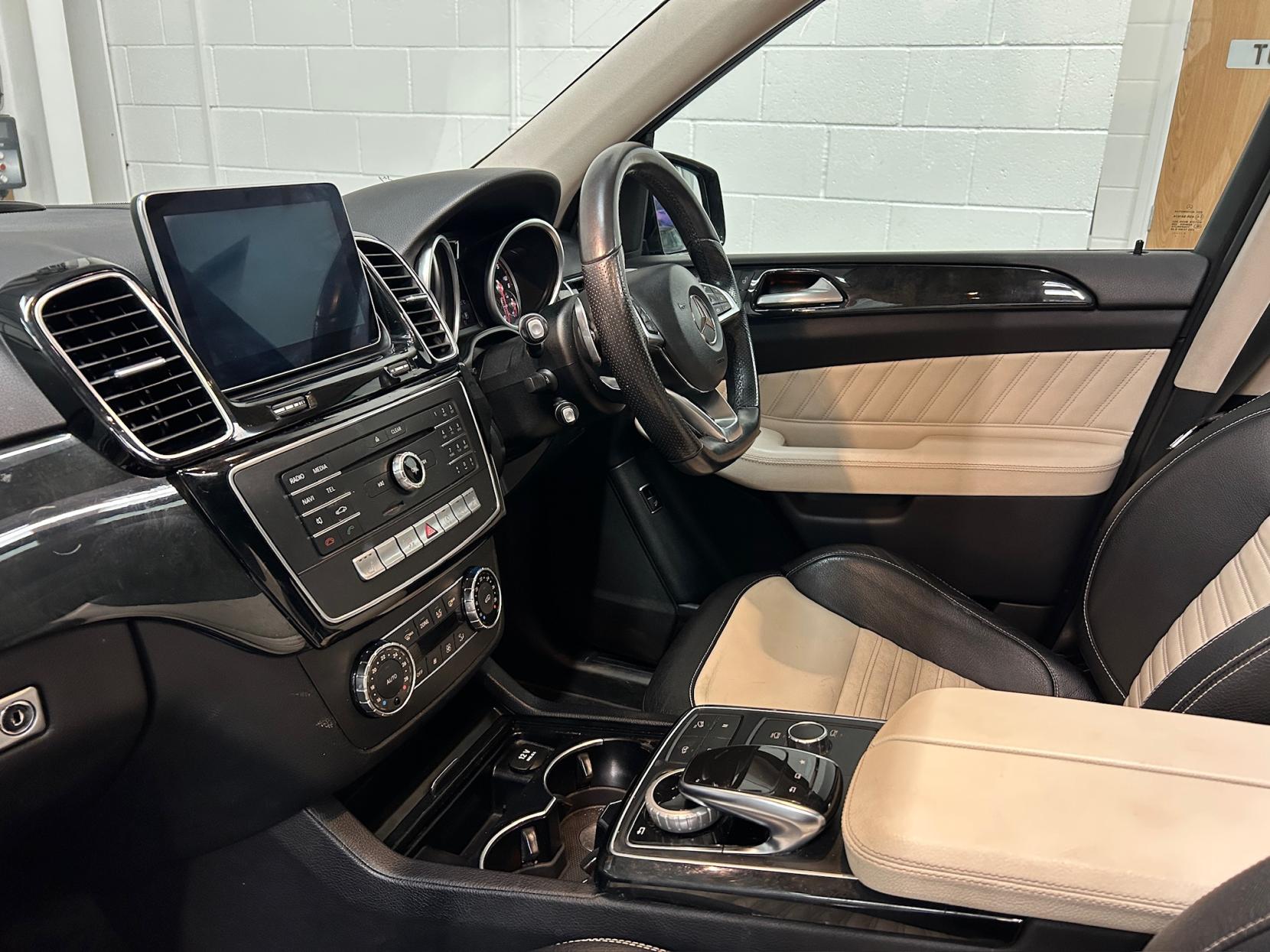 Mercedes-Benz GLE 3.0 GLE350d V6 AMG Line (Premium) SUV 5dr Diesel G-Tronic 4MATIC Euro 6 (s/s) (258 ps)