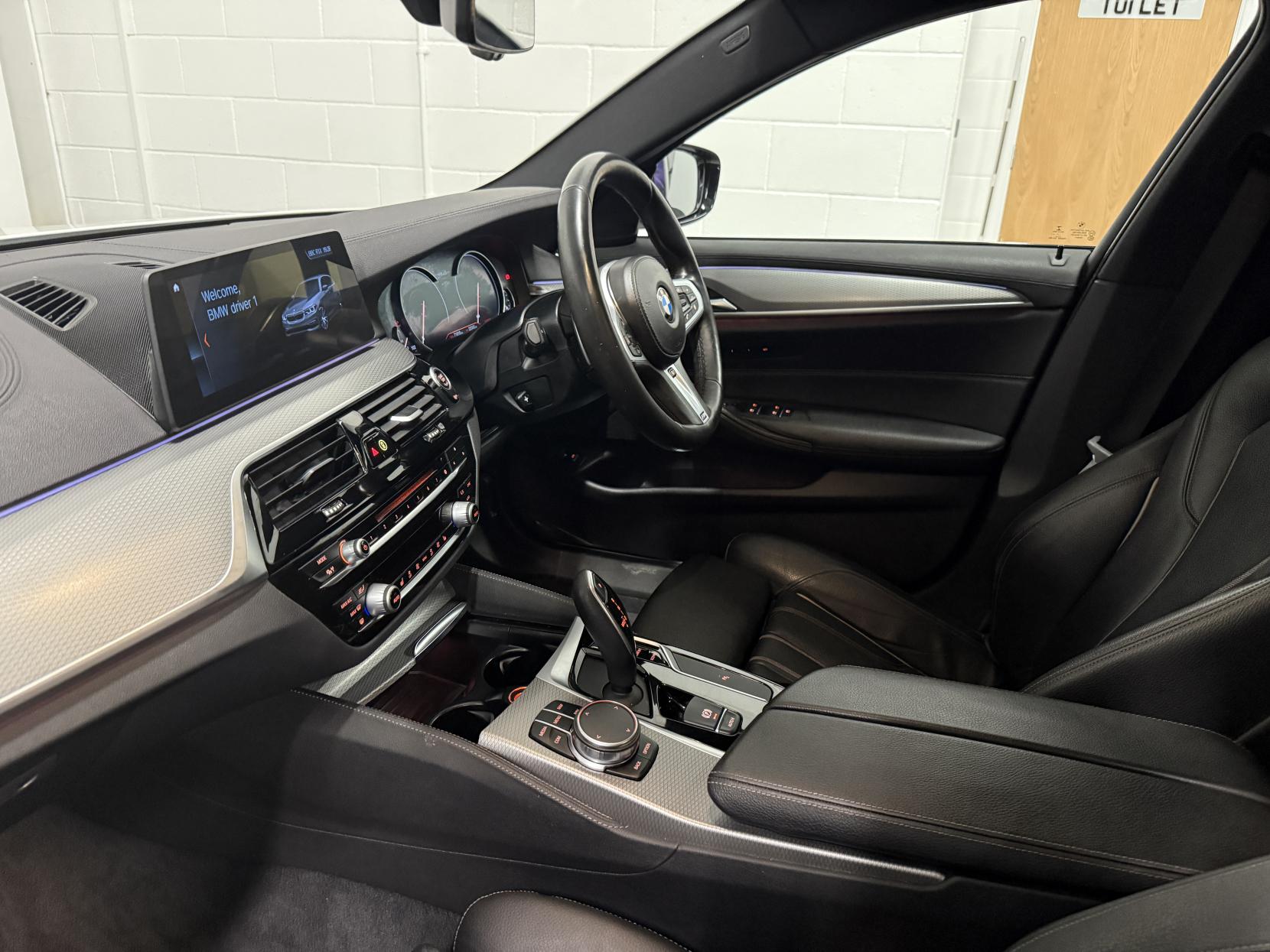 BMW 5 Series 3.0 530d M Sport Touring 5dr Diesel Auto xDrive Euro 6 (s/s) (265 ps)