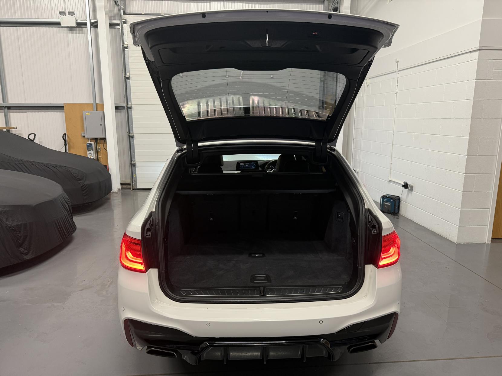 BMW 5 Series 3.0 530d M Sport Touring 5dr Diesel Auto xDrive Euro 6 (s/s) (265 ps)