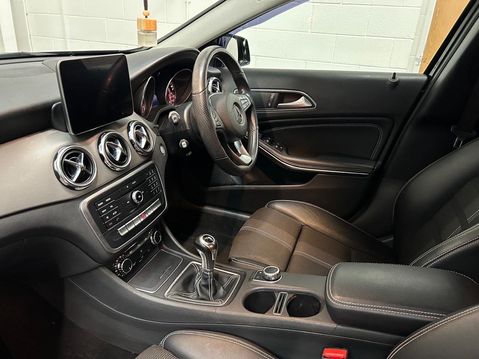 Mercedes-Benz GLA 1.6 GLA180 Urban Edition SUV 5dr Petrol Manual Euro 6 (s/s) (122 ps)