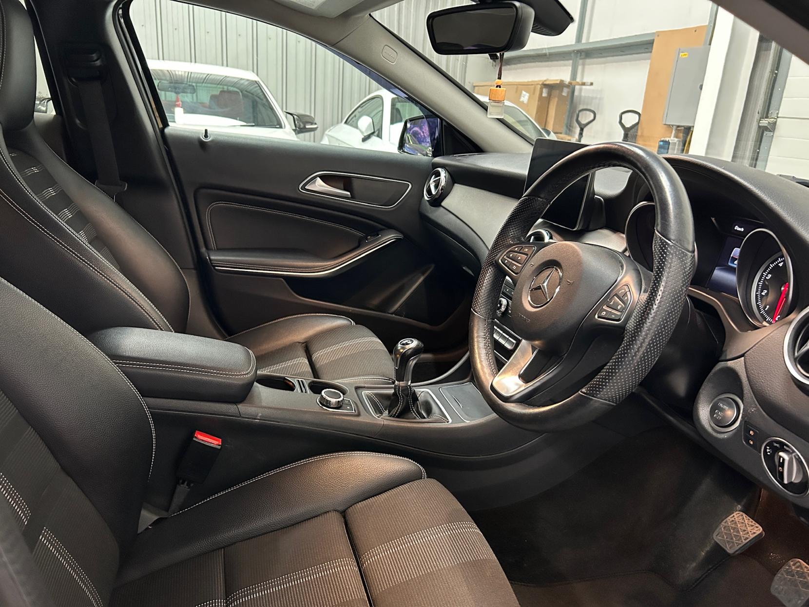 Mercedes-Benz GLA 1.6 GLA180 Urban Edition SUV 5dr Petrol Manual Euro 6 (s/s) (122 ps)