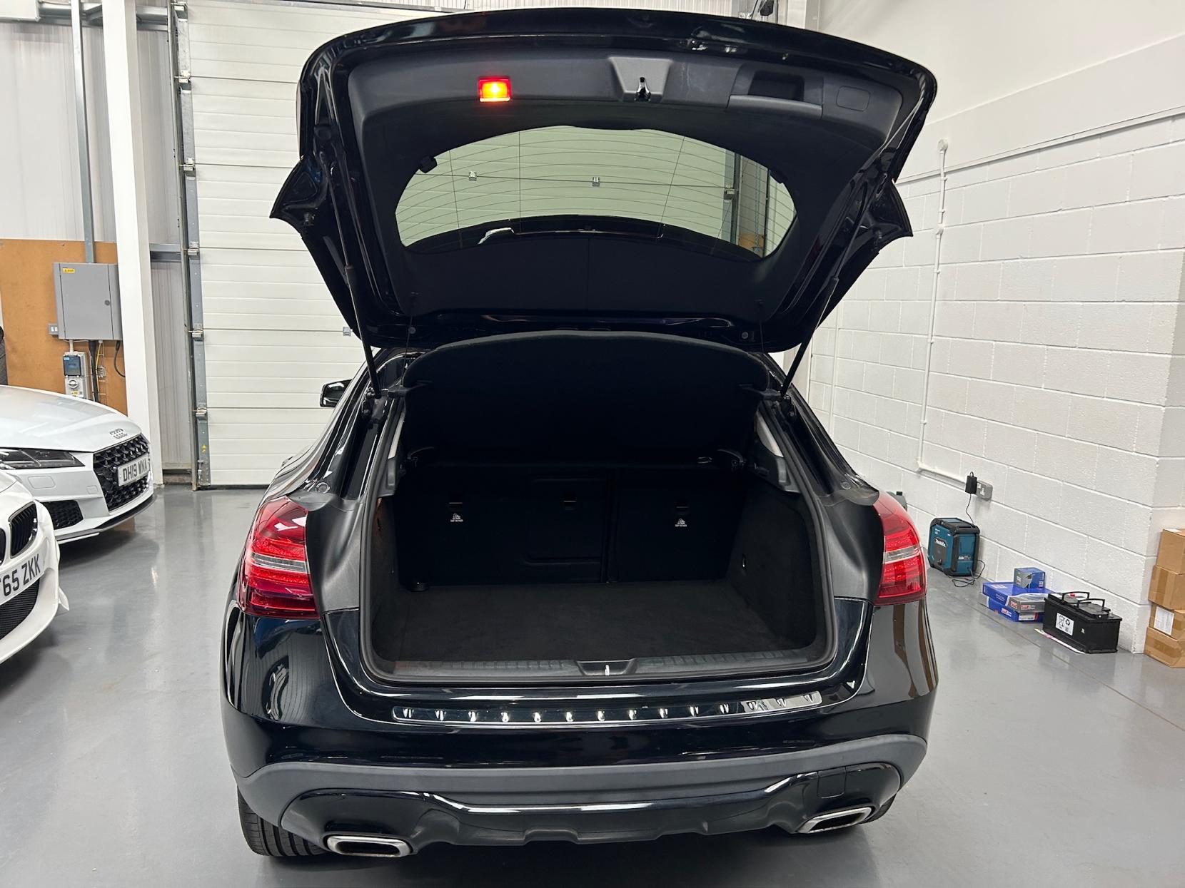 Mercedes-Benz GLA 1.6 GLA180 Urban Edition SUV 5dr Petrol Manual Euro 6 (s/s) (122 ps)